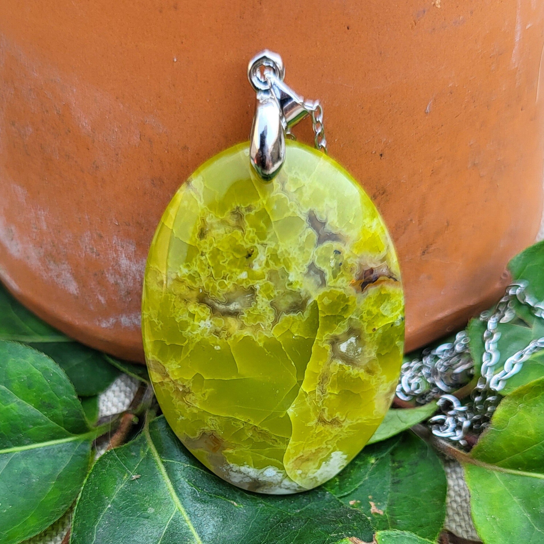 Les Solitaires - "Rayon de Printemps" - Collier Opale verte