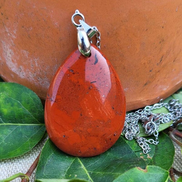 Les Solitaires - "Terre Ardente" - Pendentif Jaspe Rouge
