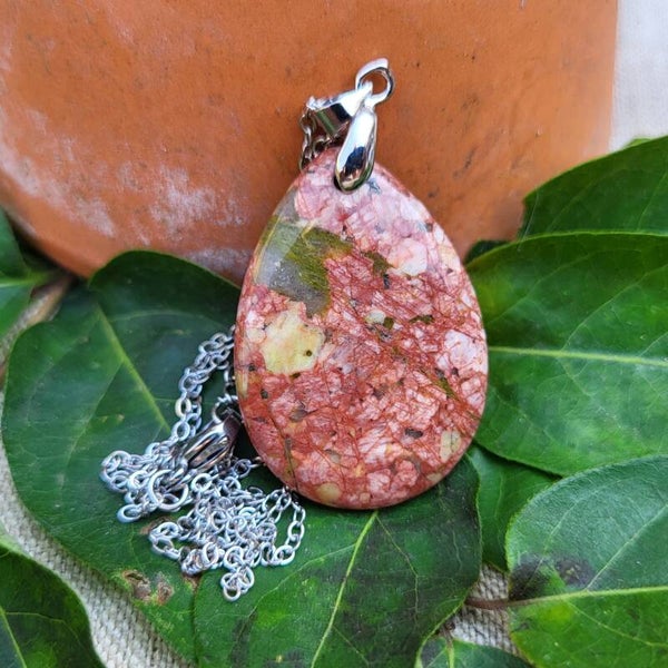 Les Solitaires - "Éclats de Printemps" - Pendentif Unakite