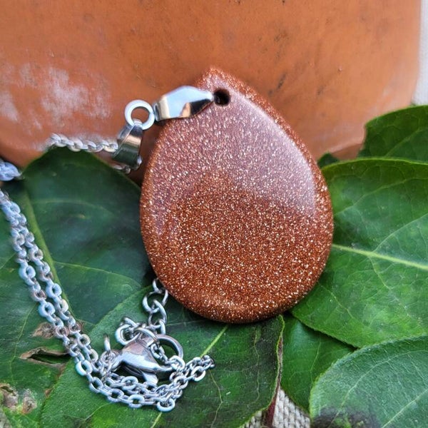 Les Solitaires - "Lumière du Désert" - Pendentif Pierre de Sable d'Or