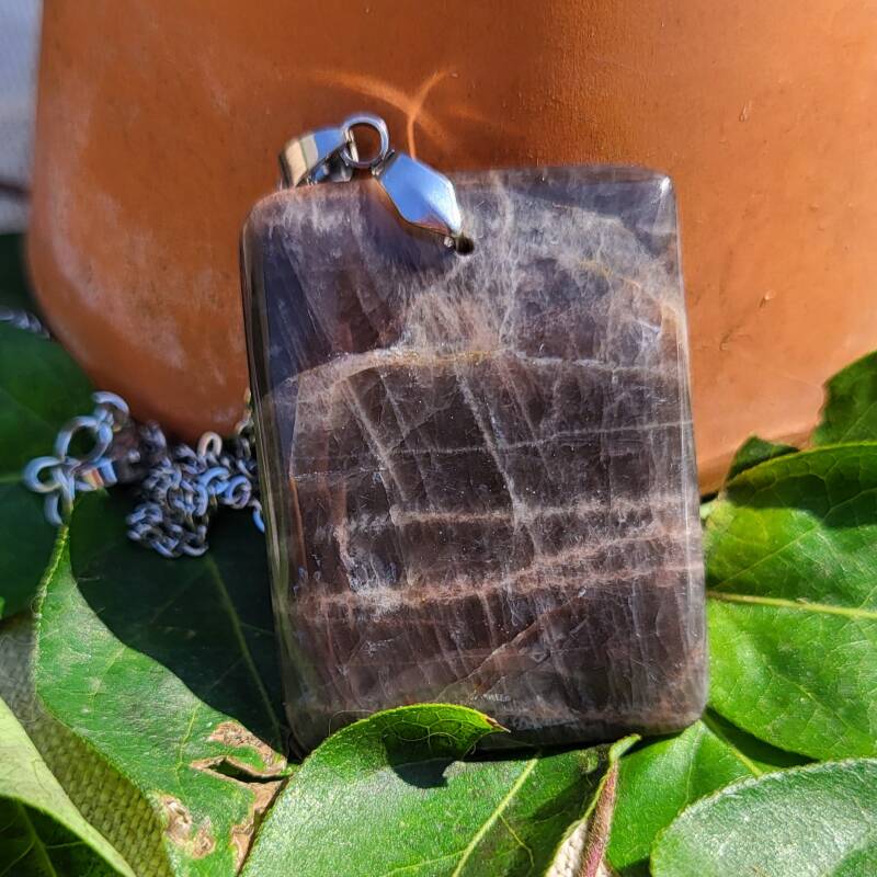 Les Solitaires - "Ombre Lunaire" - Pendentif Pierre de Lune noire