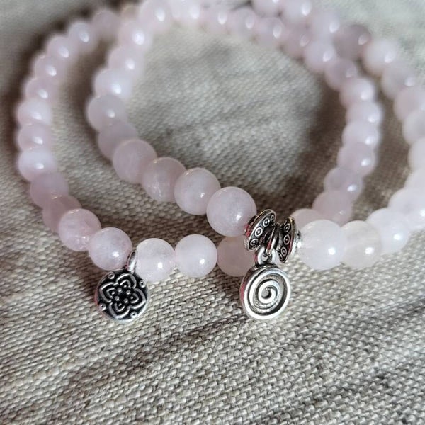 "Douceur" - Bracelet Quartz rose & Breloque Argentée