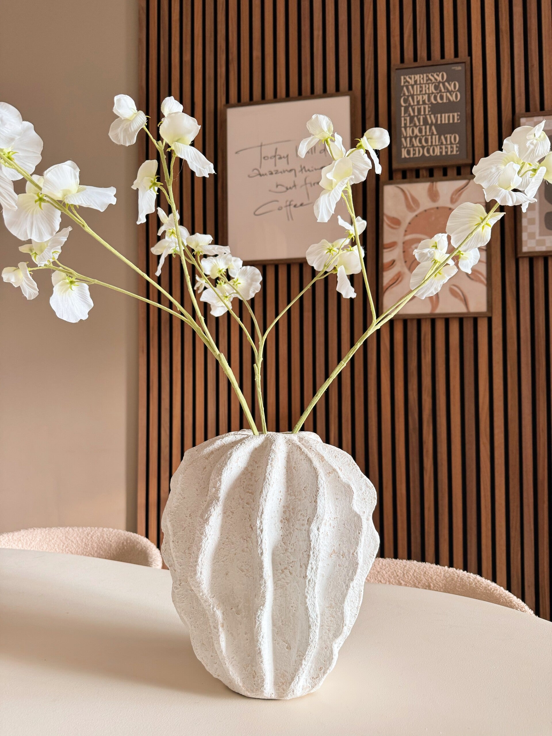 Wavy white flower set