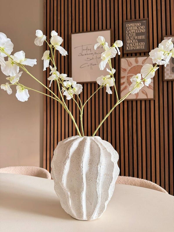 Wavy white flower set