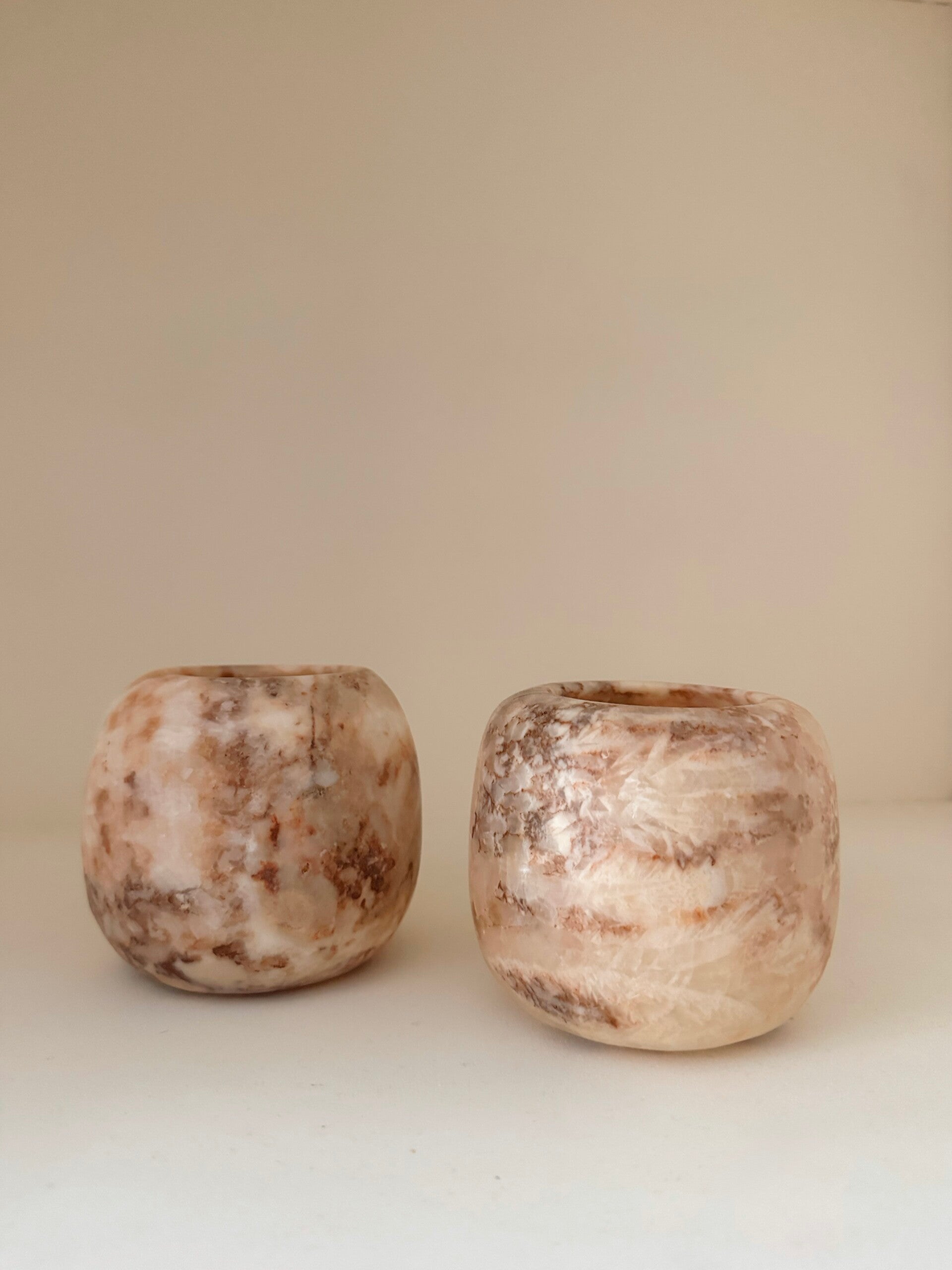 Alabaster set 1 bruin rond