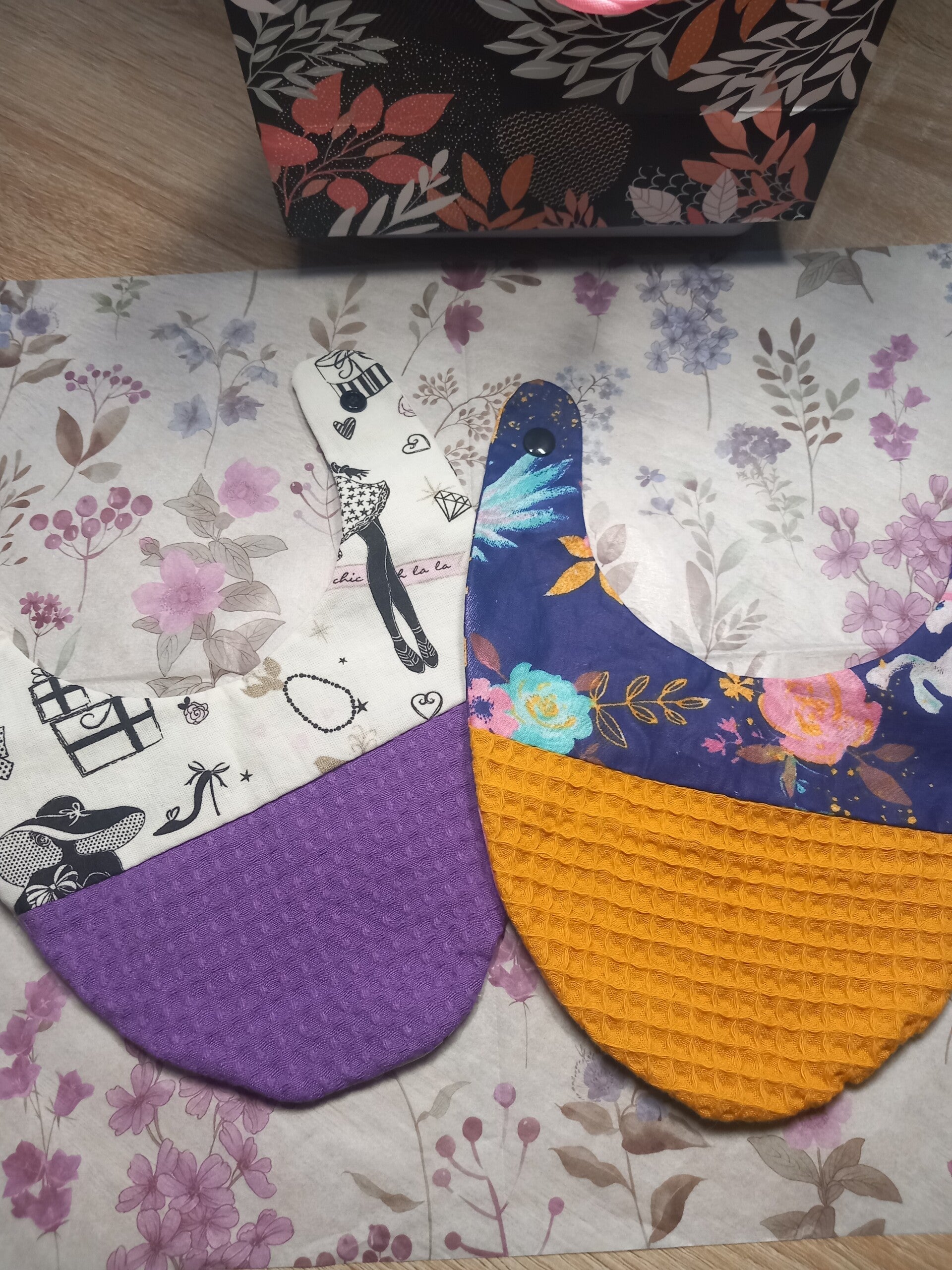 Lot de 2 bavoirs 0-6 mois