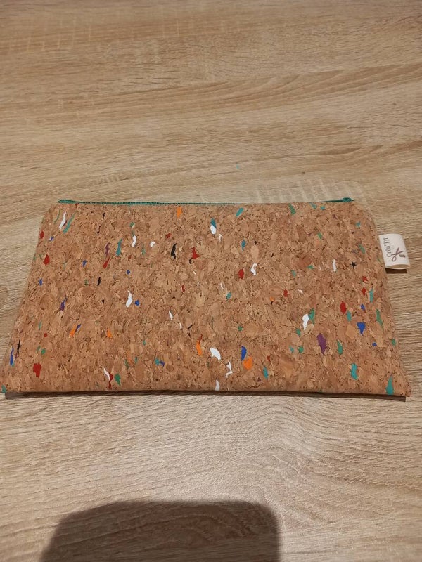 👜 Pochette en liège doublée coton – 23 × 13 cm – Écoresponsable & Fait main