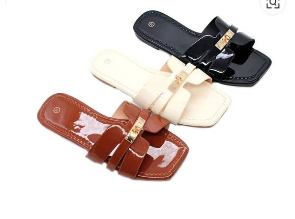 Sandalia flat charol