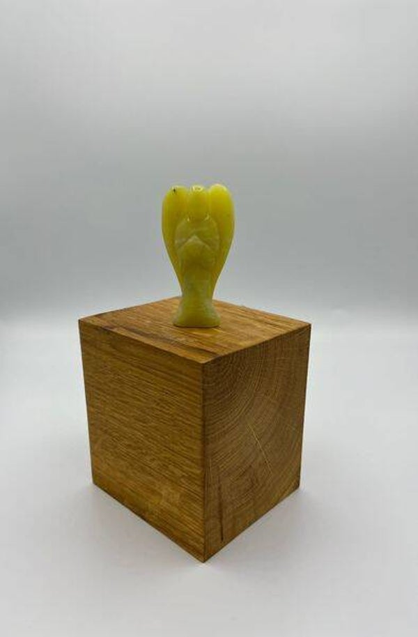 Engel-Gravur hellgrüne Jade 7,5 cm energetisiert