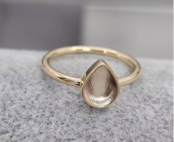9ct Gold Teardrop Memorial Ring