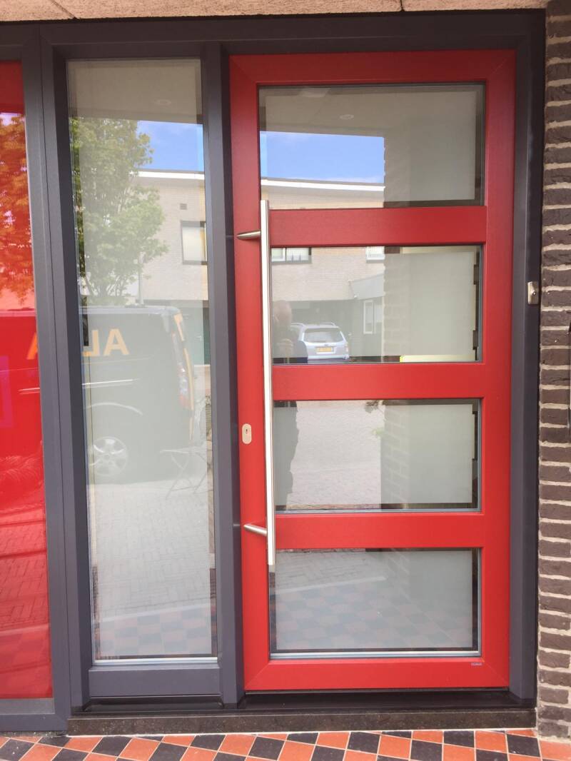 kunststof-deur-antraciet-met-rood-standard.jpg