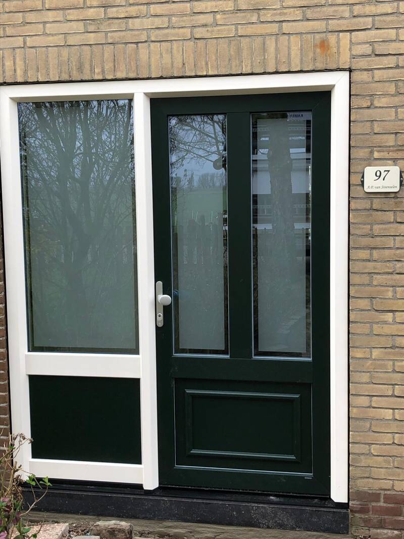 kunststof-voordeur-met-zandstraal-glas-heldere-rand-standard.jpg