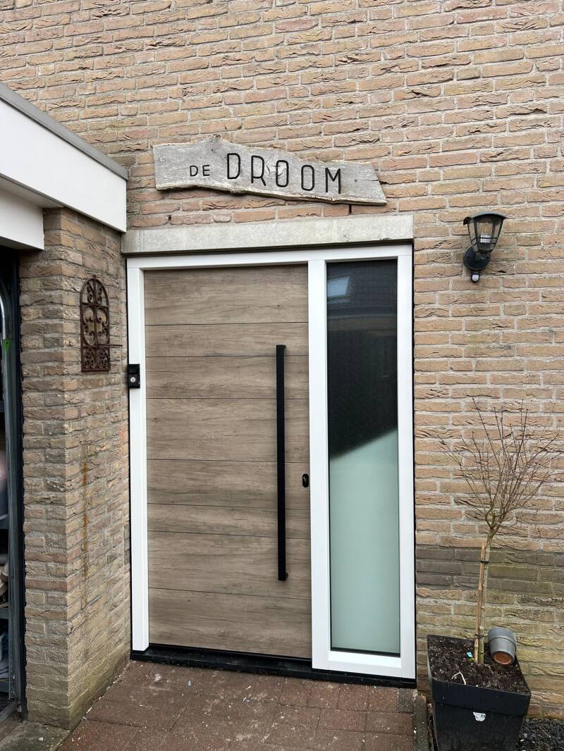 kunststof-voordeur-nieuw-beijerland-hoeks-waard-hout-decor-2026-02-24-17-02-57-standard-blbgwj.jpg