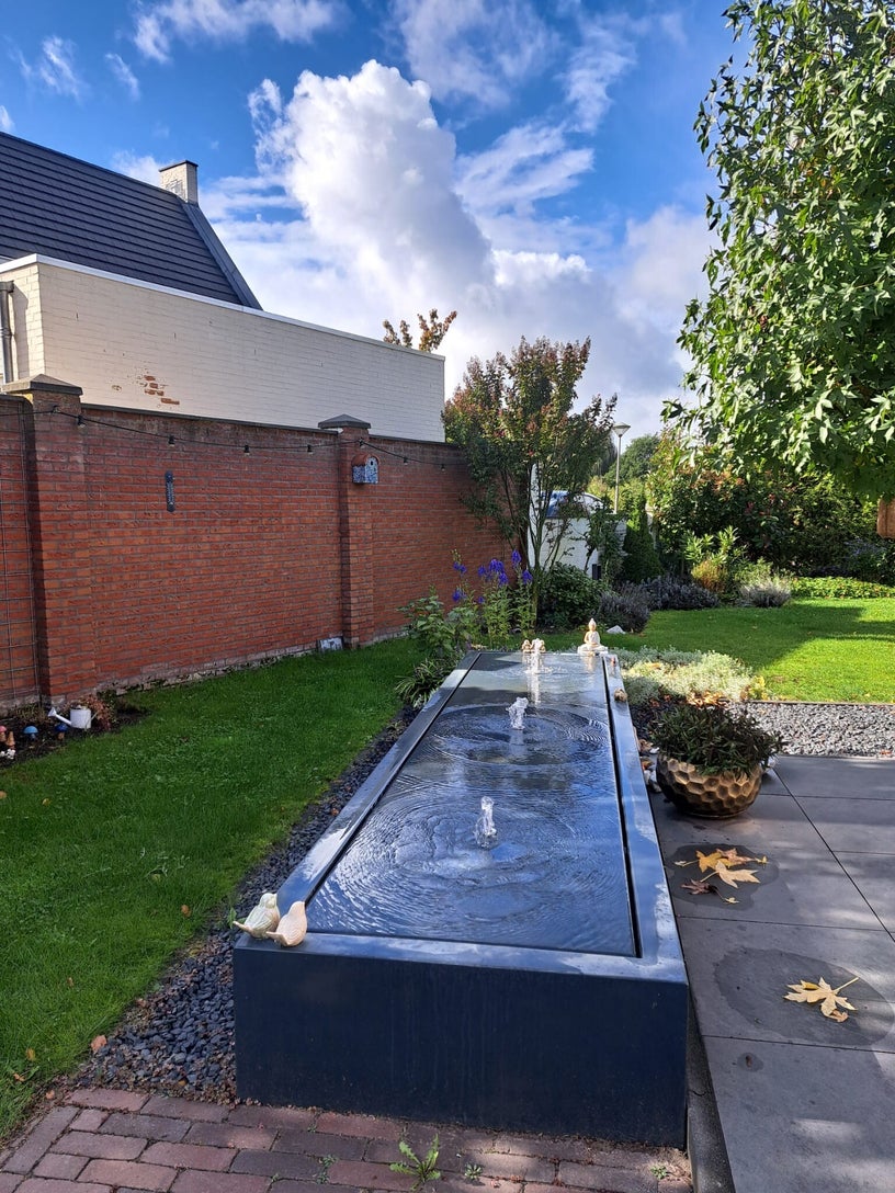 Groen en stromend water in de tuin bij Reiki en Engelen