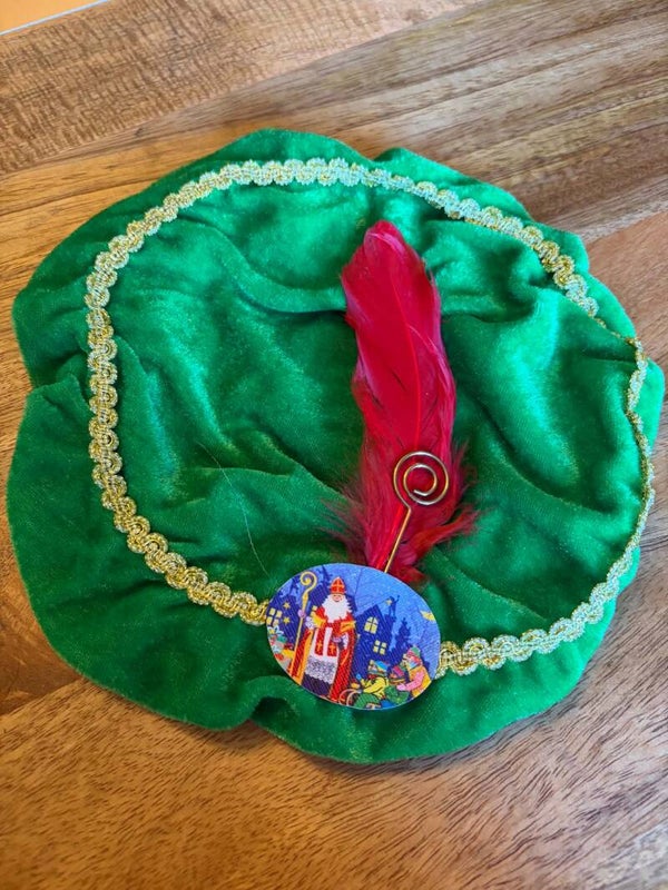 Pieten muts groen rode veer