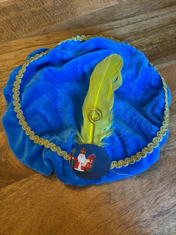 Pieten muts blauw gele veer