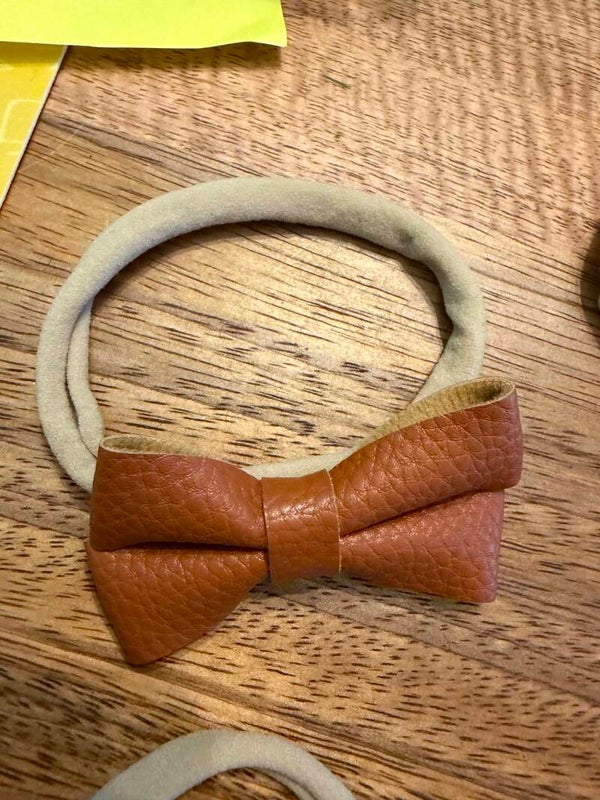 Haarband strik bruin leer