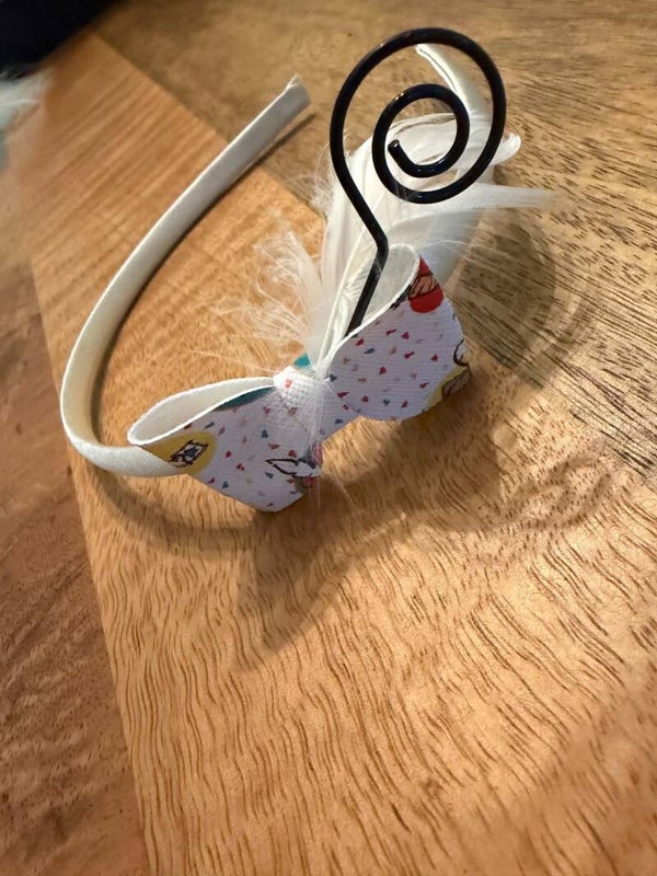 Diadeem sint witte veer