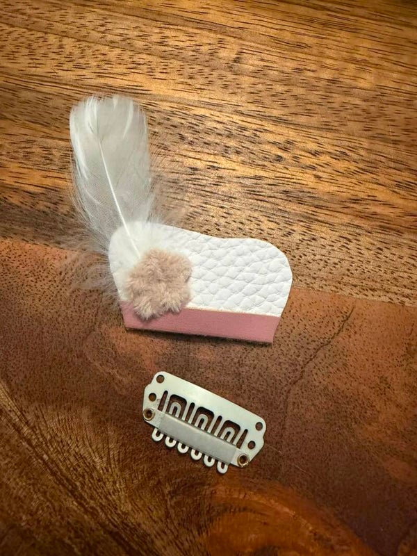 Pietenmuts anti-slip speldje roze wit veer