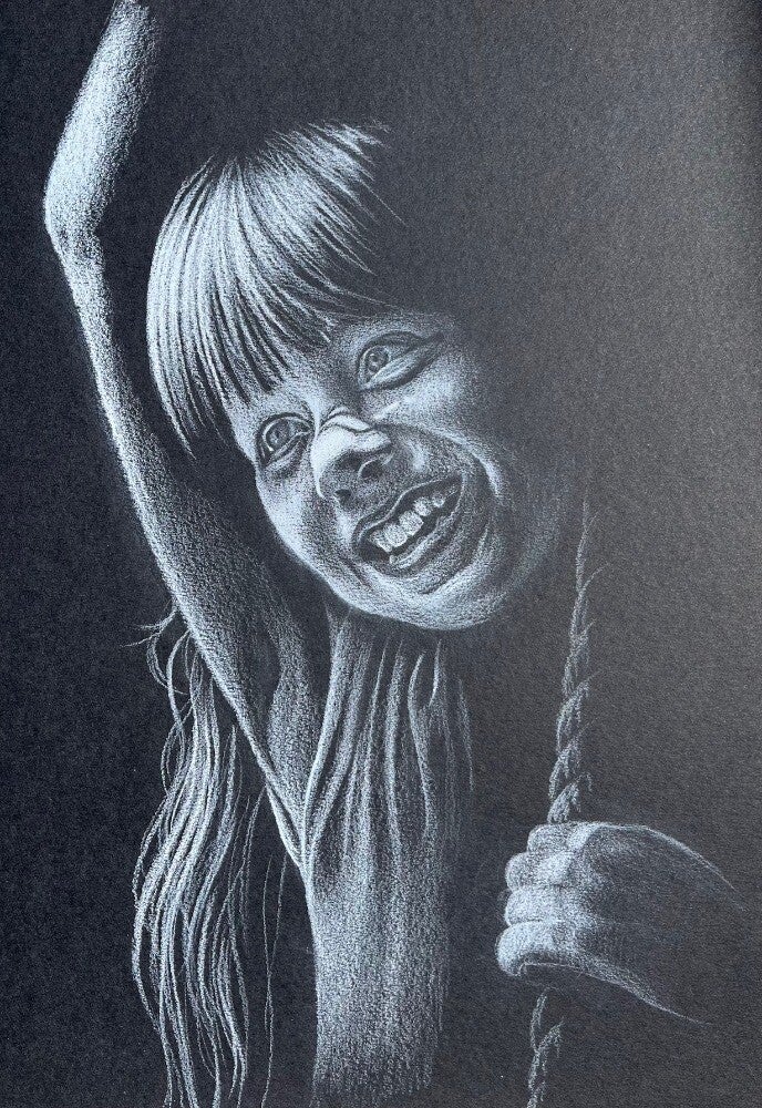 portrettekening van een meisje in de zon op zwart papier met wit potlood