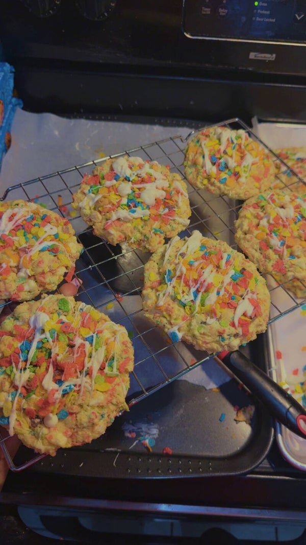 Fruity Pebbles Cookie