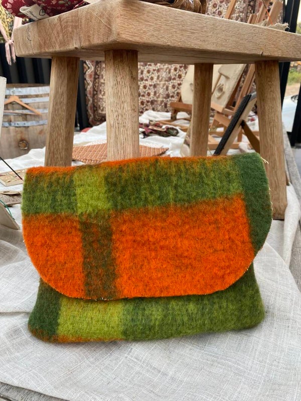 Wool clutch