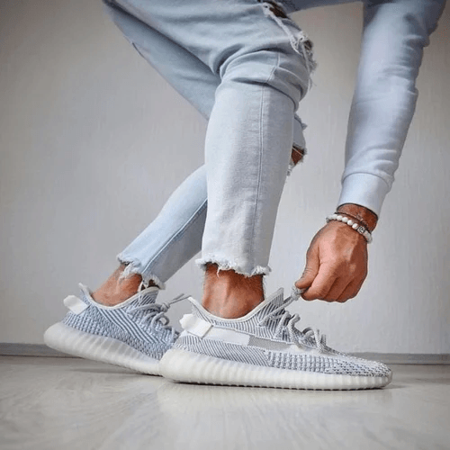 yeezy 350 v2 statics