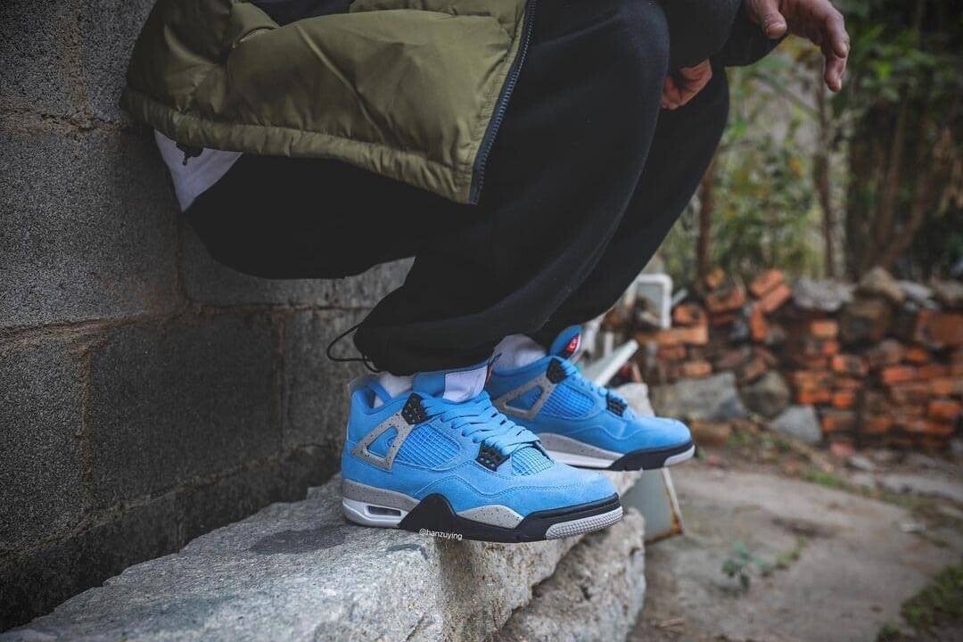 Jordan 4 Retro University Blue
