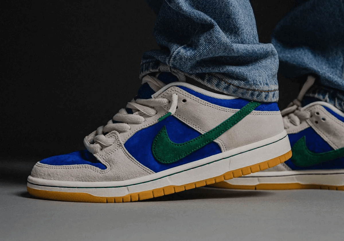 dunk celadon on feet