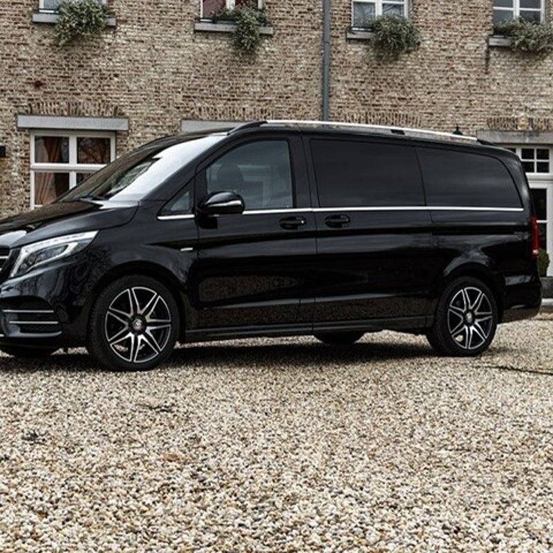 Reizen naar andere luchthavens  Bij Taxi Jij en ik Den Bosch kunt u ook terecht voor ritten naar andere nabijgelegen luchthavens. Wij rijden op Rotterdam Airport, Eindhoven Airport, Brussel Zaventem, Brussel Charleroi en de vliegvelden van Düsseldorf en W