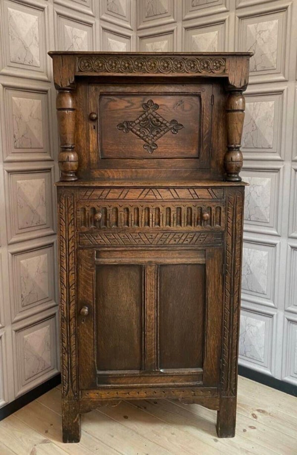ANTIQUE 17TH CENTURY COURT CUPBOARD