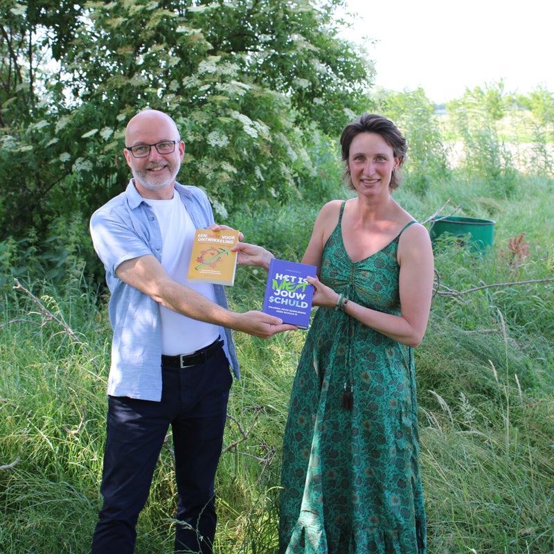 Reinout en Marloes wisselen hun nieuwe boek uit