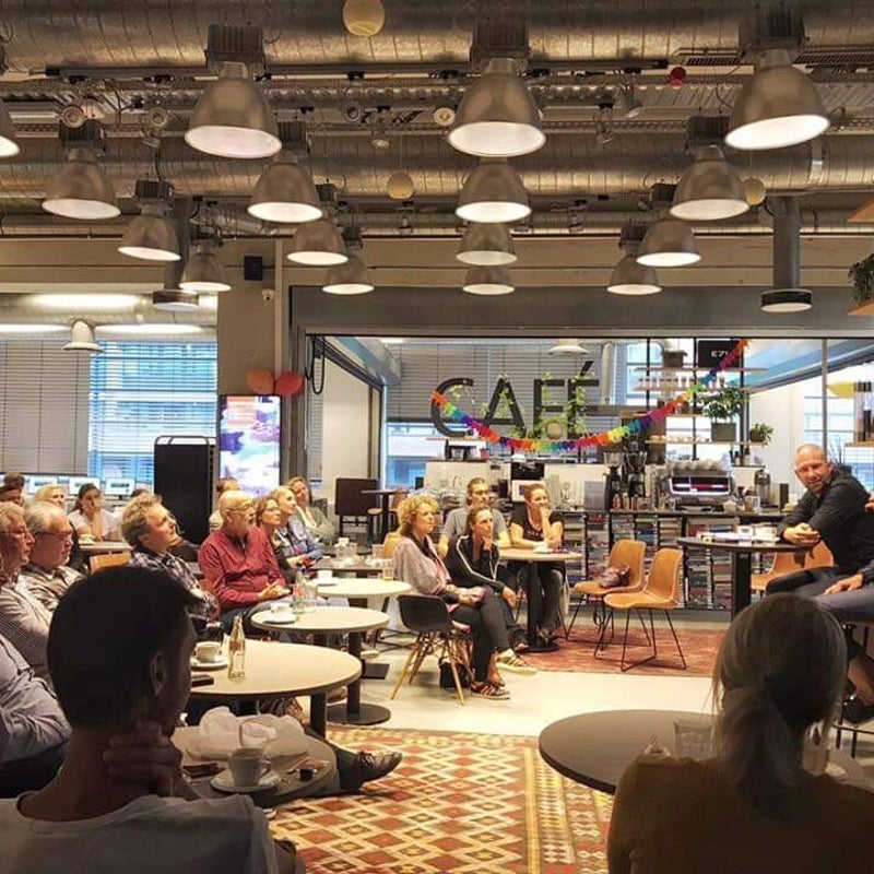 Boekpresentatie Geen Cabaretier in de bibliotheek in Eindhoven