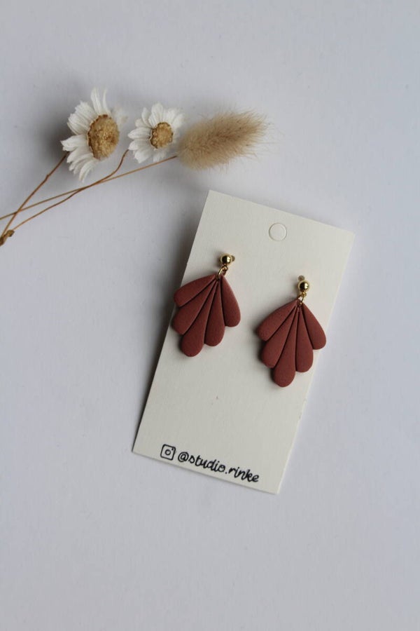 Rusty Cotta Plume Flow