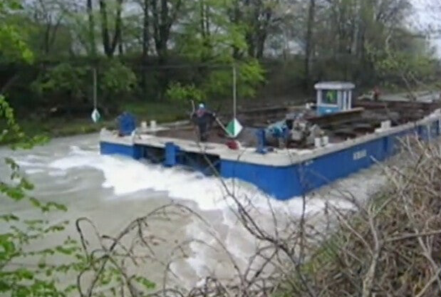 Bergung_Brisi_120_Tonnen_Wahlensee_auf_125_Meter_tiefe_Lintkanal_Ponton_Wasserbau_Bergung_alainblumer.ch