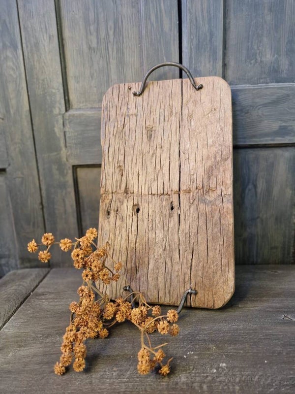 Houten dienblad met ijzeren handvaten