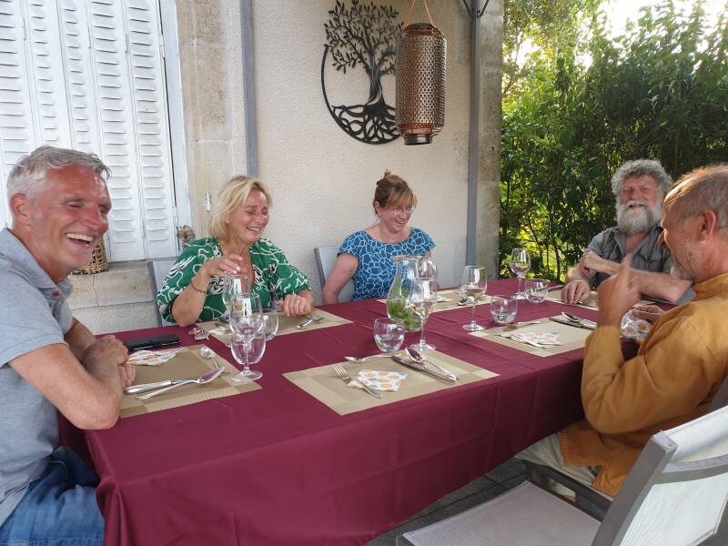 Italiaans tafelen op het terras