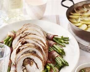 Kalkoenrollade met veenbessensausje