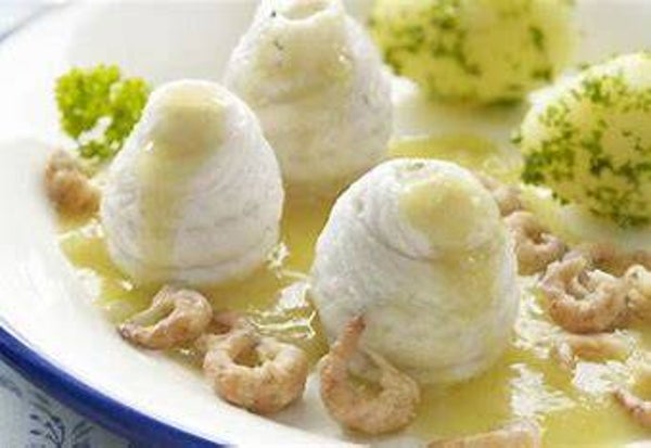 tongrolletjes in wittewijnsaus met grijze garnaaltjes.