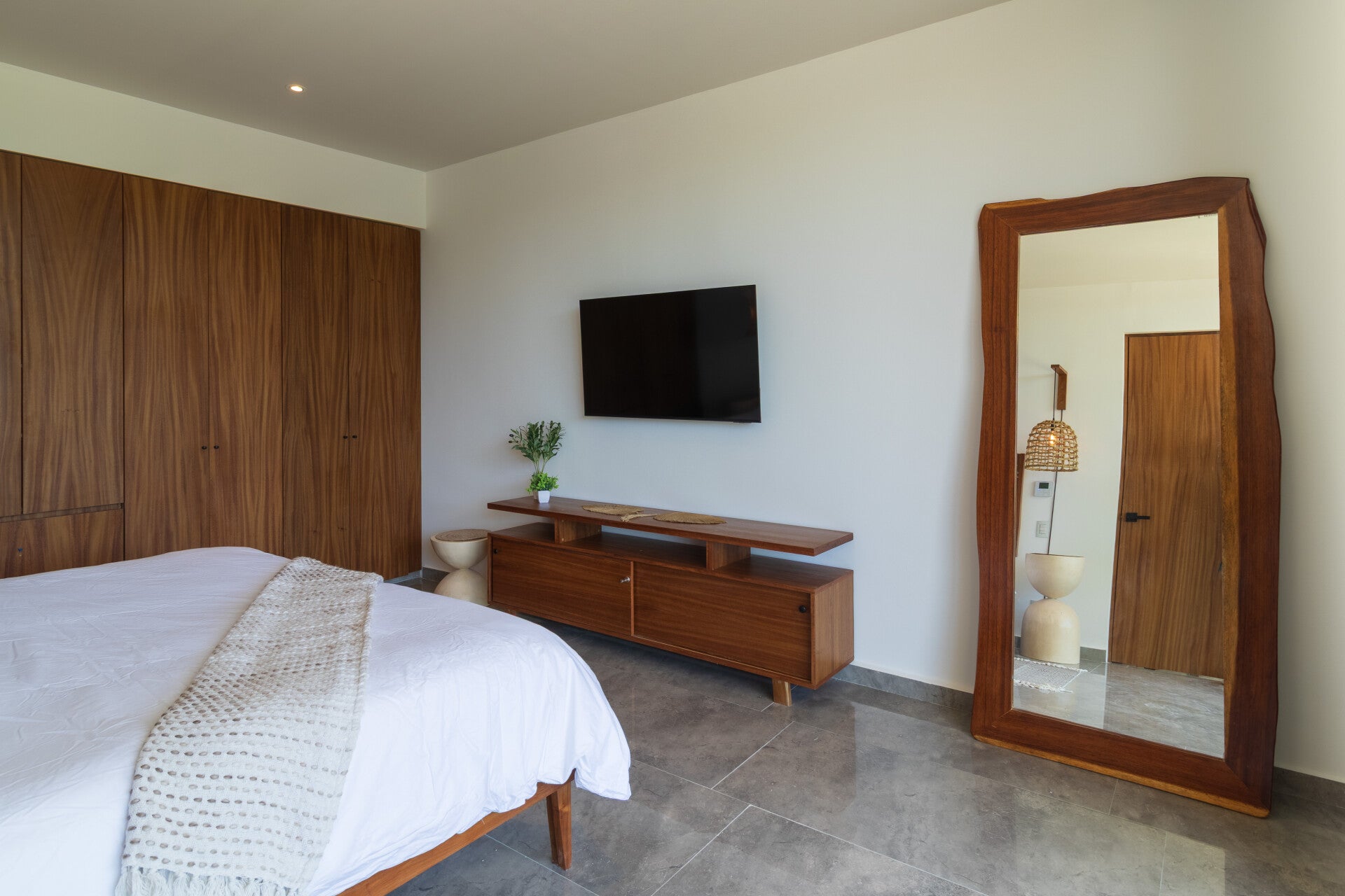 Other perspective of mezzanine bedroom