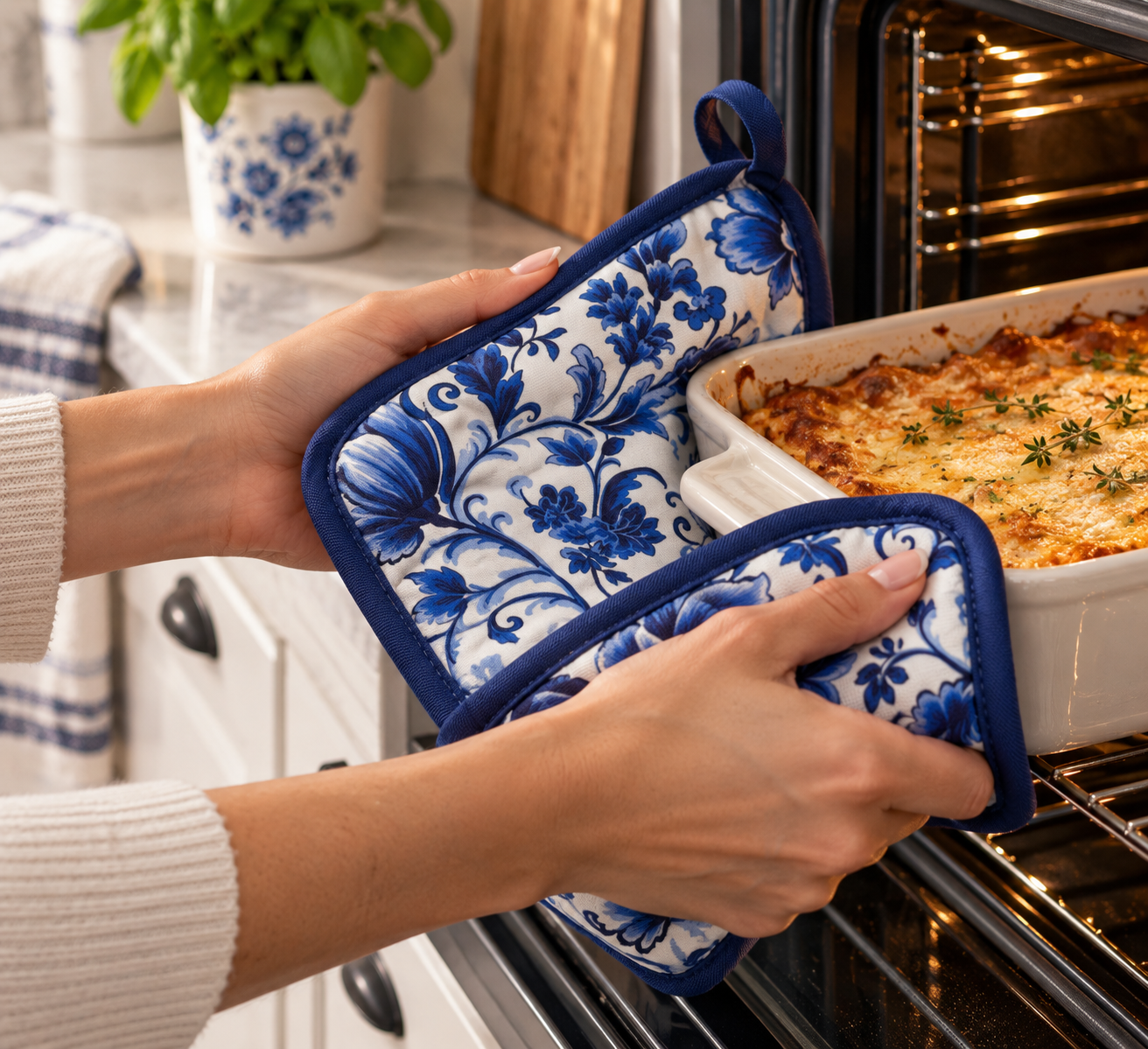 Potholder Delft Blue florals