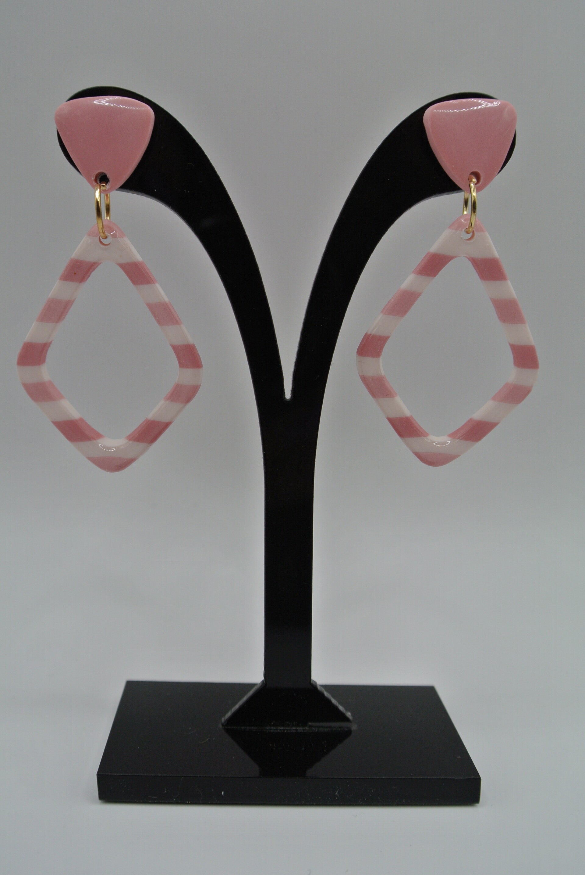 Diamant streepjes hol