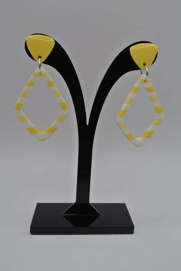 Diamant streepjes hol