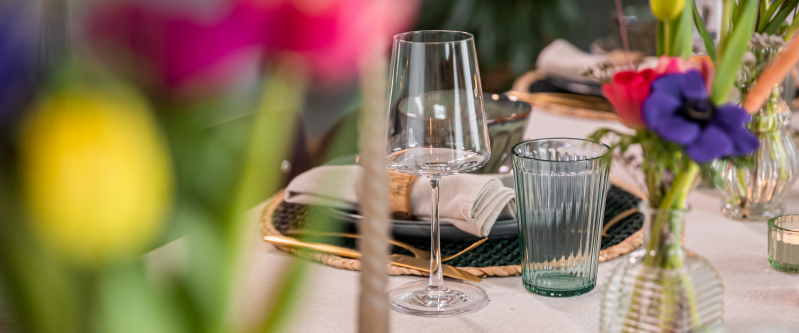 Kies uit onze services. Kies voor boxen om af te halen of ga voor één van onze luxere arrangementen en geniet van een compleet aangeklede tafel zonder afwas! 