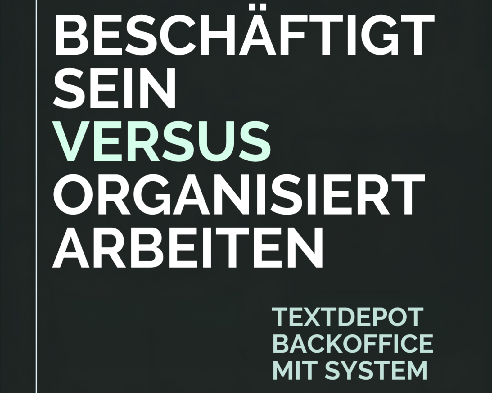Hand plant Aufgaben in einem Notizbuch und schafft Struktur für den Arbeitsalltag, Viele Menschen in hektischer Bewegung als Symbol für Beschäftigung, Zeitdruck und einen unstrukturierten Arbeitsalltag.