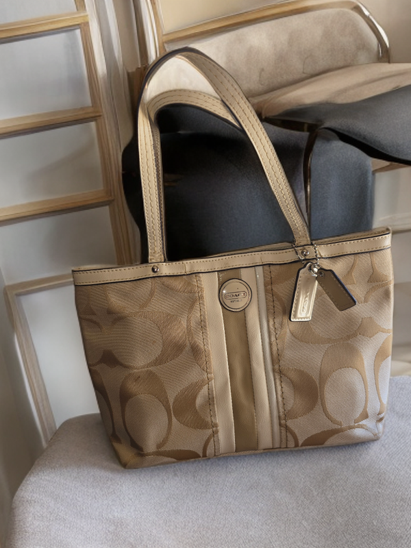 Coach signature small tote w/dbl hang tag (Pre-Loved)