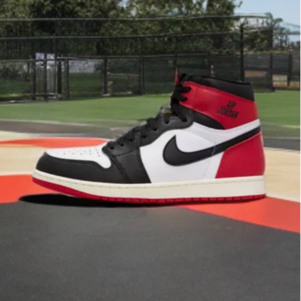 Jordan 1 Retro High OG "Black Toe" Nike's