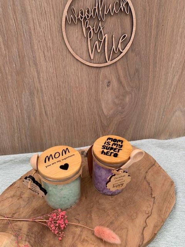 Badzout met opschrift