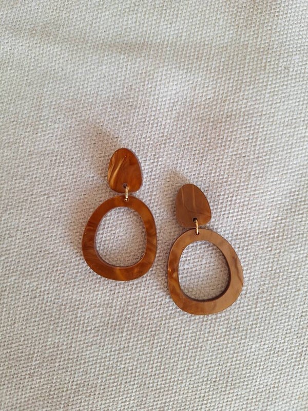 Oorbel Rachel parelmoer bruin