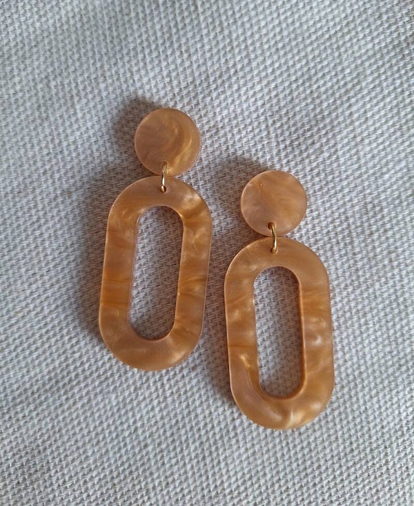 Oorbel Laure parelmoer zand